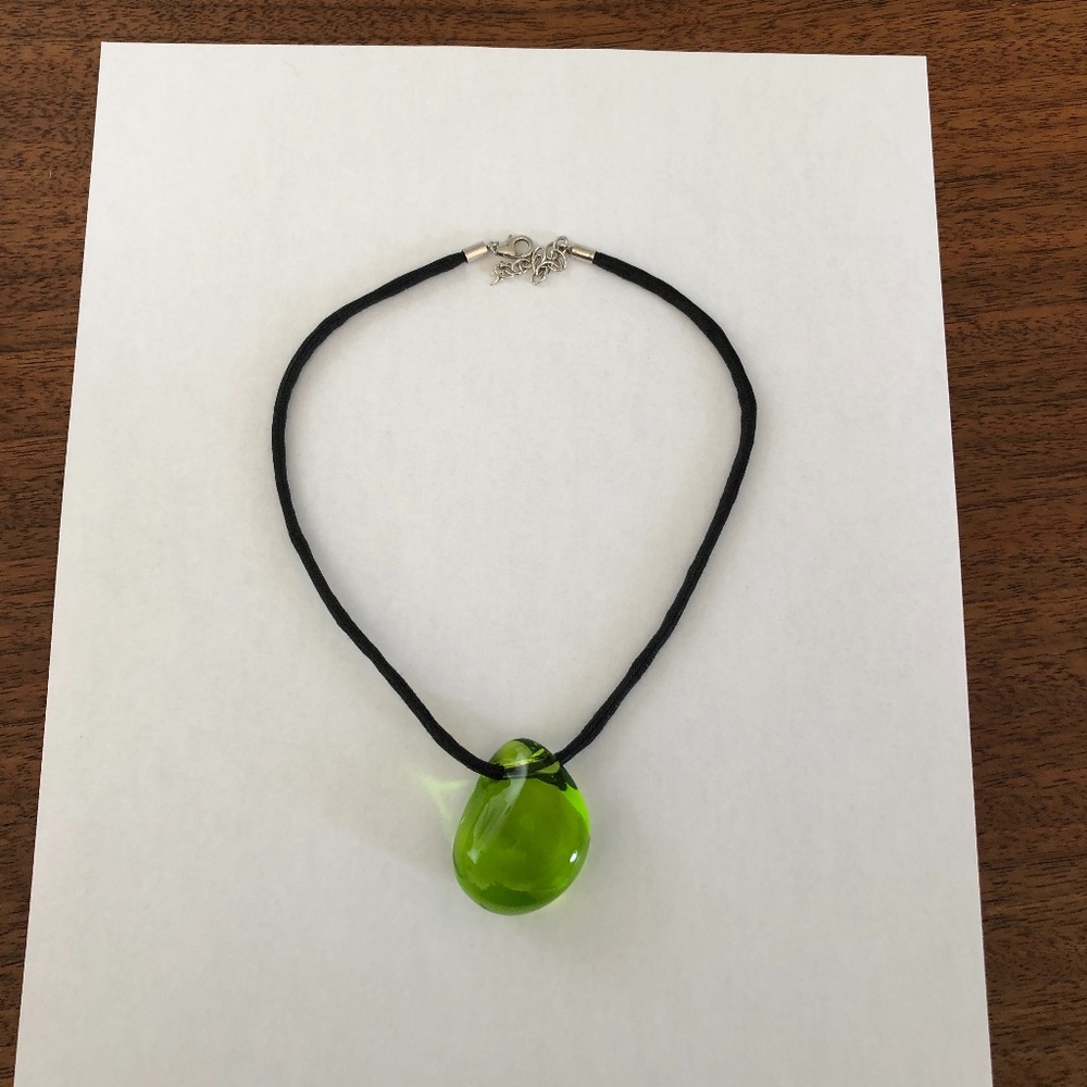 Peridot coloured glass necklace